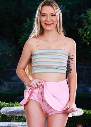 Daisy Lavoy from ATK Galleria