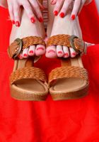 Nicole shows off her feet and tight pink meat, Nicole Clitman (nic096) ATK Galleria: Nicole Clitman (Nicole shows off her feet and tight pink meat)