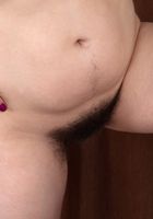 Hairy Samantha spreads her bush, Samantha Jane (sam068) ATK Natural & Hairy: Samantha Jane (Hairy Samantha spreads her bush)