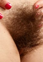 Hairy Simone gives herself a workout, Simone Delilah (sim034) ATK Natural & Hairy: Simone Delilah (Hairy Simone gives herself a workout)